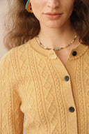 Cardigan court léger Jinji jaune à bordure en dentelle en maille torsadée laine