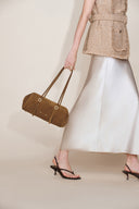 Monti East West Schultertasche aus Kalbswildleder