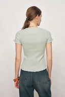 T-shirt Linnea Verde Menta con Volant e Scolpita in Maglia di Lana e Cotone