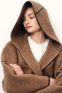 Cappotto corto Selva con cappuccio e rifiniture in pelle in twill di merino e alpaca