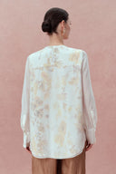 Aniyah Handbemalte Mohnbluse aus doppellagiger Seide