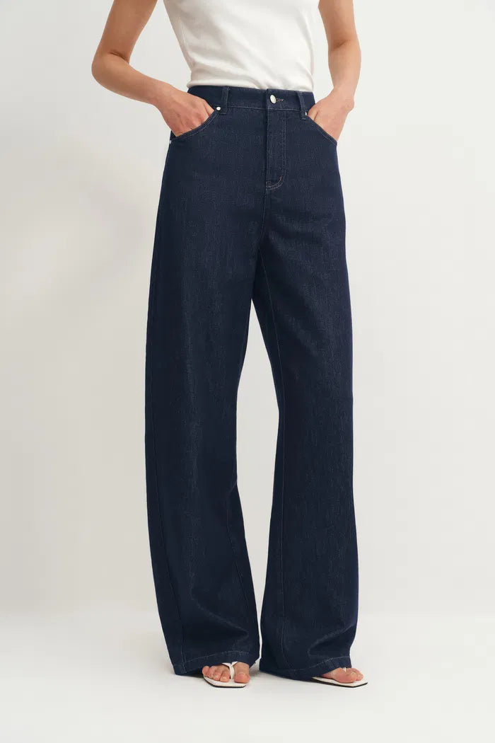 Akari Barrel Leg Jeans in Lyocell Denim