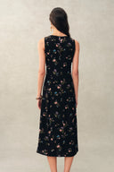 Caro Stitched Floral Scalloped Trim V Neck Cinched Sleeveless Dress in Crinkle Gauze