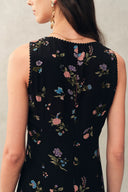 Caro Stitched Floral Scalloped Trim V Neck Cinched Sleeveless Dress in Crinkle Gauze