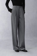 Pantalones casuales con pliegues suaves Mika en mezcla fina de lana