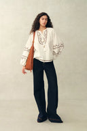 Blouse brodée à nouer avec pompons perlés en coton froissé