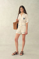 Oriel Palm handgearbeiteter bestickter Cardigan mit Knöpfen und Shorts-Set aus Leinenmischstrick