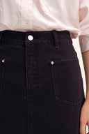 Falda Clo Negra con Tonos Rojizos en Denim de Algodón