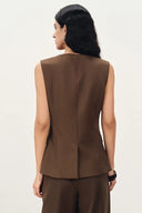 Claire ärmelloses Weste-Top mit schräger Knopfleiste und quadratischem Ausschnitt aus leichtem Anzugstoff