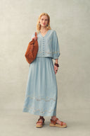 Shirley bestickter Eyelet Jeansrock in gewaschenem Hellblau aus Tencel Denim