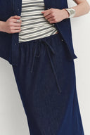 Top ligero sin mangas Giulia y falda midi en mezclilla de lino y algodón