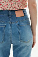 Jeans ajustados bootcut Deni en denim elástico