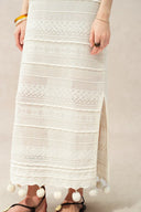 Sibilla Maxikleid mit Mehrfach-Stickerei und Häkelarbeit aus Baumwollstrick