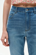 Jeans ajustados bootcut Deni en denim elástico