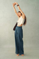 Jeans Sunny de pierna ancha en denim de algodón - ajuste actualizado en la cintura