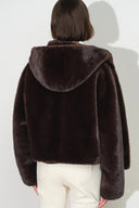 Veste écharpe à capuche Rara en fausse fourrure de vison