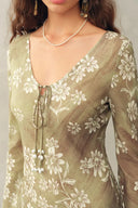 Iris handbemaltes Kleid mit Blumenmuster und langen Ärmeln aus Viskose