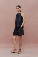 Top gilet senza maniche Kyra e completo pantaloncini in lyocell denim