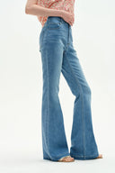 Jeans ajustados bootcut Deni en denim elástico