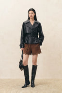 Eliana taillierte Cropped-Trenchjacke aus gewachstem Lammleder