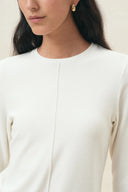 Top blanco Ella con detalle de costuras estructuradas