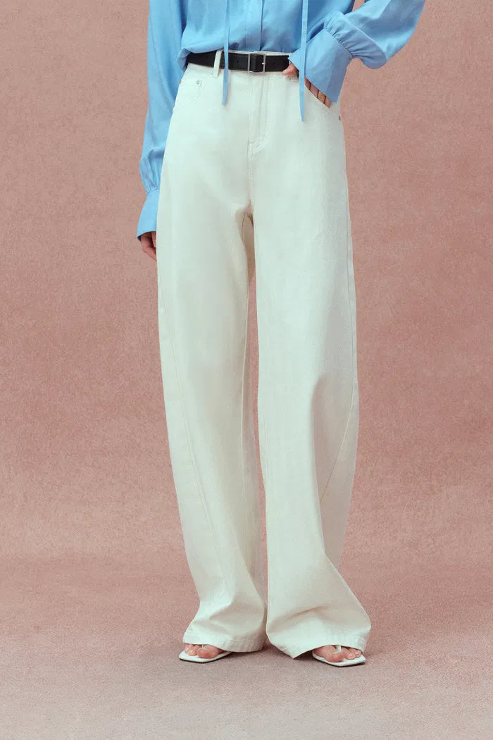 Akari Barrel Leg Jeans in Cotton Denim