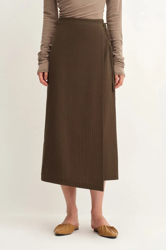 Jeanet Adjustable Tie Asymmetric Midi Skirt in Cotton Herringbone