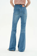 Jeans ajustados bootcut Deni en denim elástico