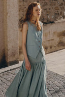 <h5>The Sleeveless Tops Edit</h5>