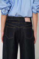 Jeans Lark Contrast Stitch con pierna tipo barril en denim de algodón