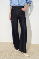 Jeans Lark Contrast Stitch con pierna tipo barril en denim de algodón
