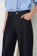 Jeans Lark Contrast Stitch con pierna tipo barril en denim de algodón