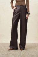 Lark Trousers mit lockerem Barrel-Leg-Schnitt aus weichem Kunstleder