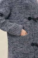 Langer Cardigan mit Hornknöpfen im Stil von Linnea aus Wollmischung