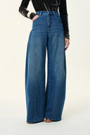 Manon Seams Soft Barrel Leg Jeans in Cotton Denim