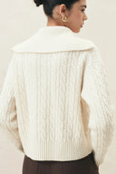 Naomi-Polo-Pullover aus Wollmischung mit Zopfmuster