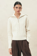 Naomi-Polo-Pullover aus Wollmischung mit Zopfmuster