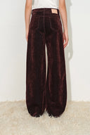 Jeans Patence bordeaux con lucentezza e gamba curva in denim 100% cotone