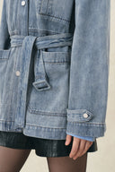 Romy-Barnjacke mit Gürtel aus Baumwolldenim