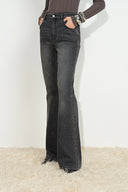 Una Ausgestellte Jeans aus Stretch-Denim mit Kristallverzierung und Farbverlauf